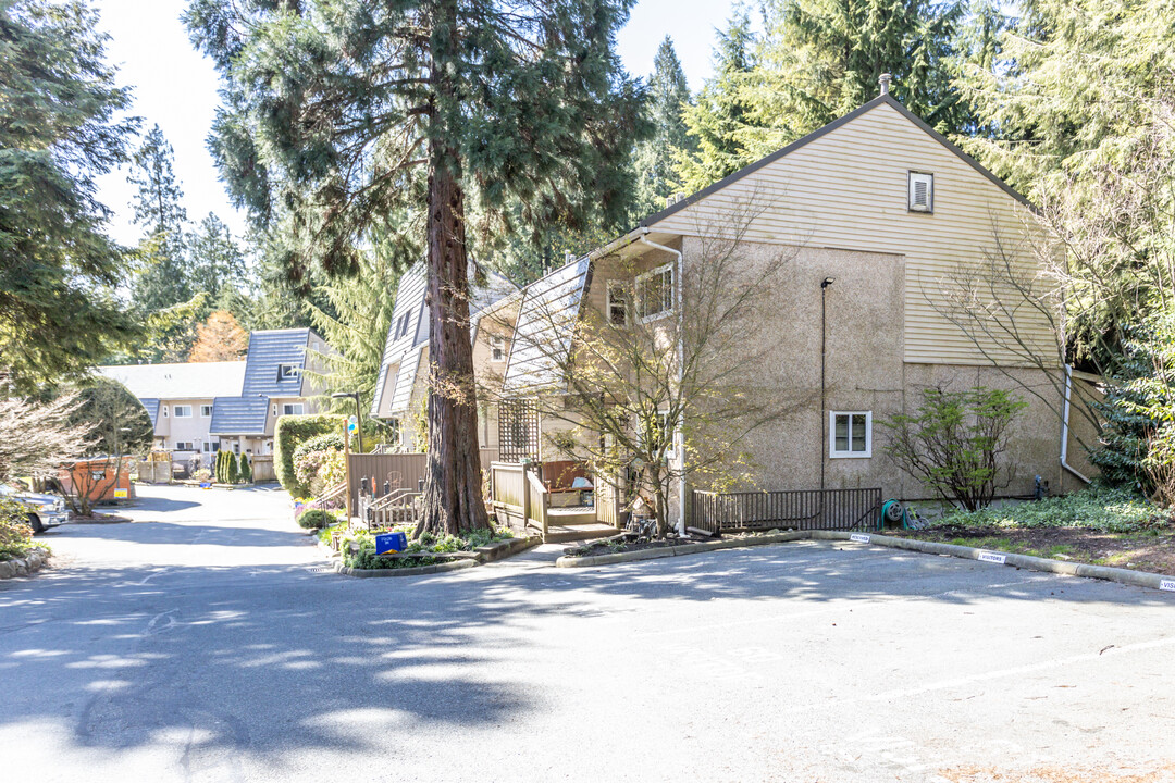 2516 Fromme Rd in North Vancouver, BC - Building Photo