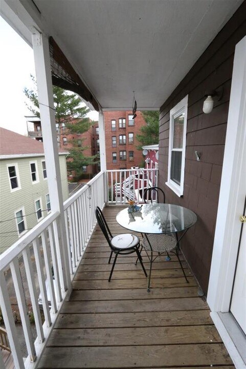 126 Pine St, Unit 5 in Cambridge, MA - Building Photo