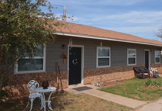 College St 9 Apartments in Holliday, TX - Building Photo - Building Photo