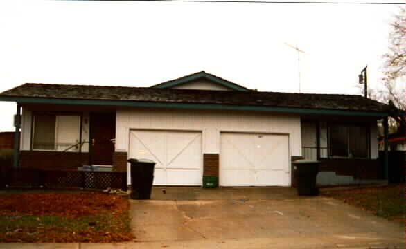 Almond Terrace Duplexes in Sacramento, CA - Building Photo - Building Photo