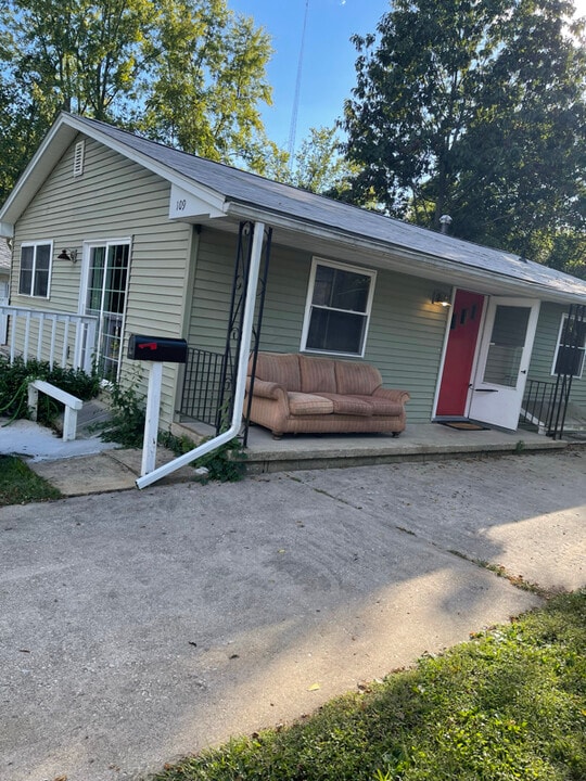 109 N Clark St in Bloomington, IN - Building Photo