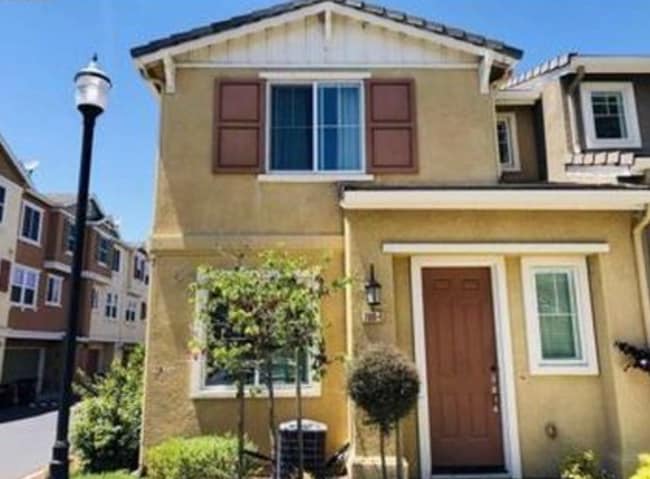 700 Old Oak Ln in Hayward, CA - Foto de edificio - Building Photo