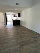 10417 Hayford St in Bellflower, CA - Building Photo