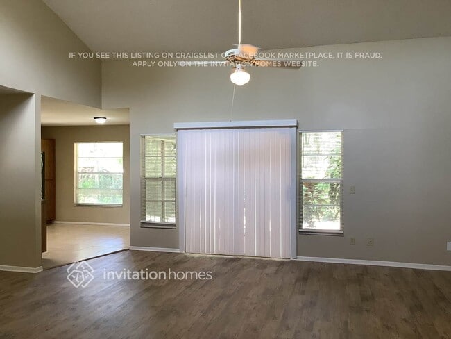 1557 Long Pond Dr in Valrico, FL - Building Photo - Building Photo