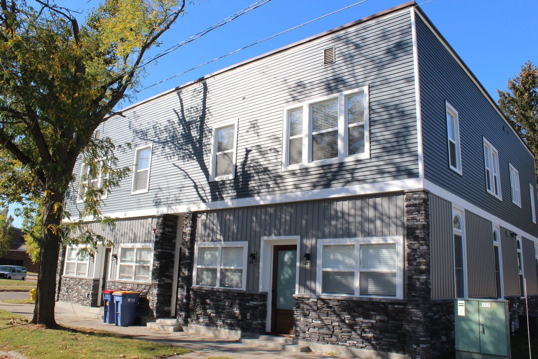301 Indiana Ave NW in Grand Rapids, MI - Building Photo