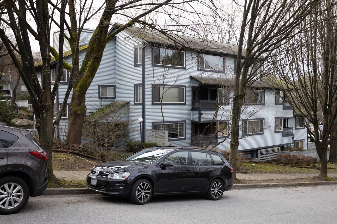 China Creek Apartments in Vancouver, BC - Building Photo