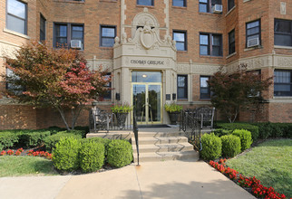 Plaza Apartment Center in Kansas City, MO - Foto de edificio - Building Photo