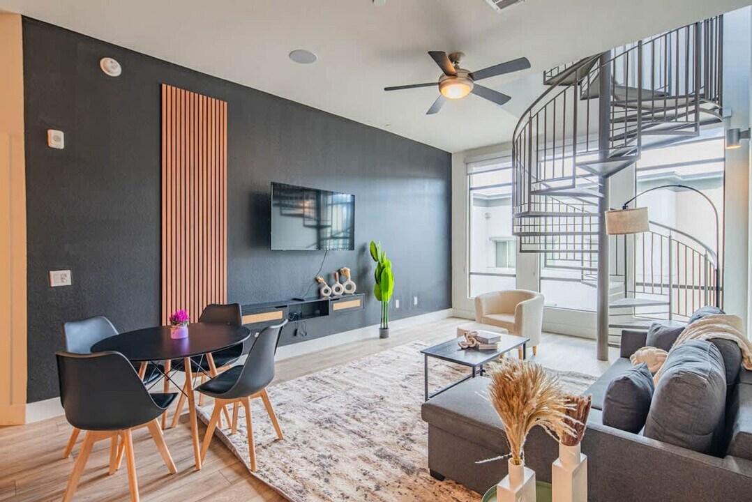 15501 N Dial Blvd in Scottsdale, AZ - Building Photo