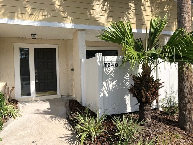 7940 Los Robles Ct in Jacksonville, FL - Building Photo - Building Photo