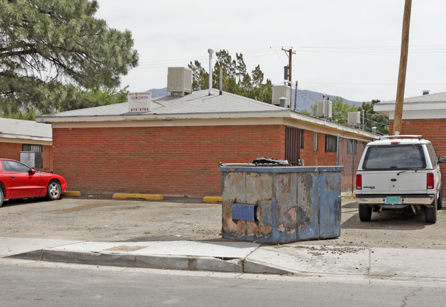 112-124 NE Parsifal St NE in Albuquerque, NM - Foto de edificio - Building Photo