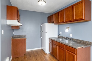 Greenfield Manor in Detroit, MI - Building Photo