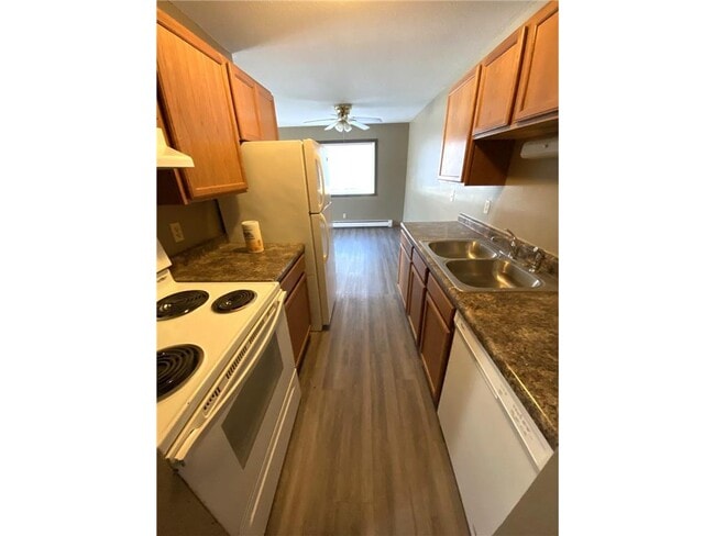 901 Pearl Ave in Marshall, MN - Building Photo - Building Photo