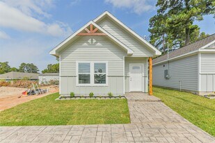 16922 W Forrestal in Montgomery, TX - Building Photo