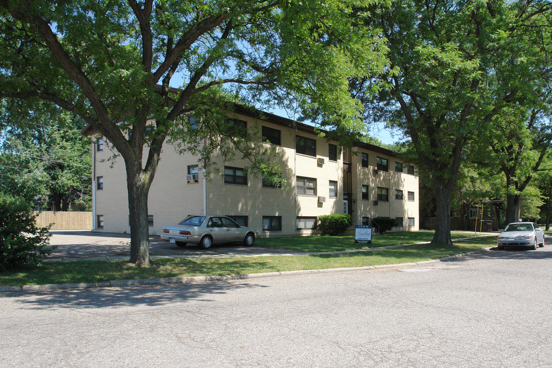 3010 Grandell Ave in Lansing, MI - Building Photo