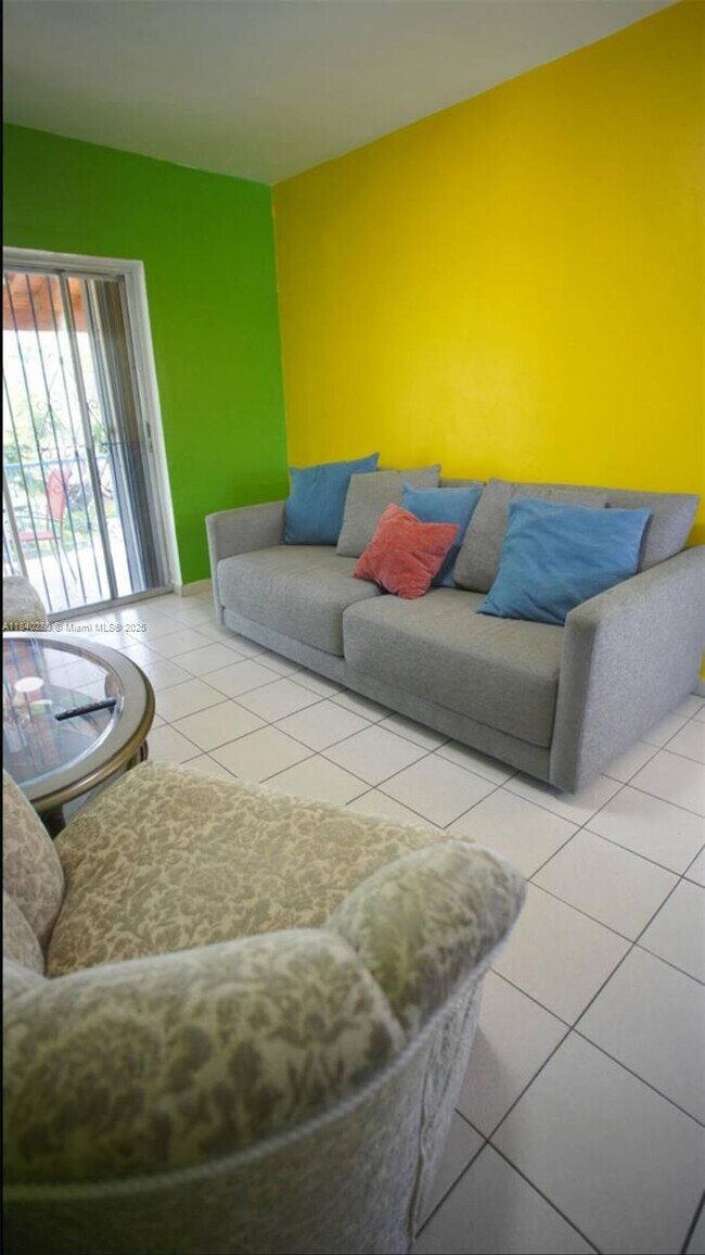 935 SW 11th Ave in Miami, FL - Building Photo - Building Photo