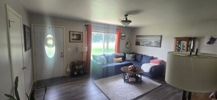 270 S Riverside Dr in Saukville, WI - Building Photo - Building Photo