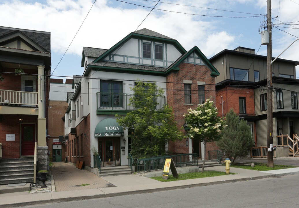 99 4th Ave in Ottawa, ON - Building Photo