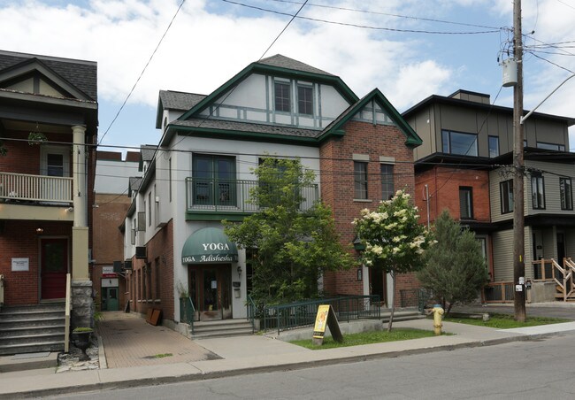 99 4th Ave