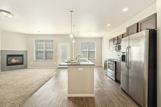 Shadow Wood Townhomes in West Fargo, ND - Building Photo - Building Photo