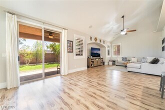 780 Valley Rise Dr in Henderson, NV - Building Photo - Building Photo
