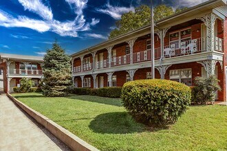 King's Apartments in Springfield, MO - Building Photo - Building Photo
