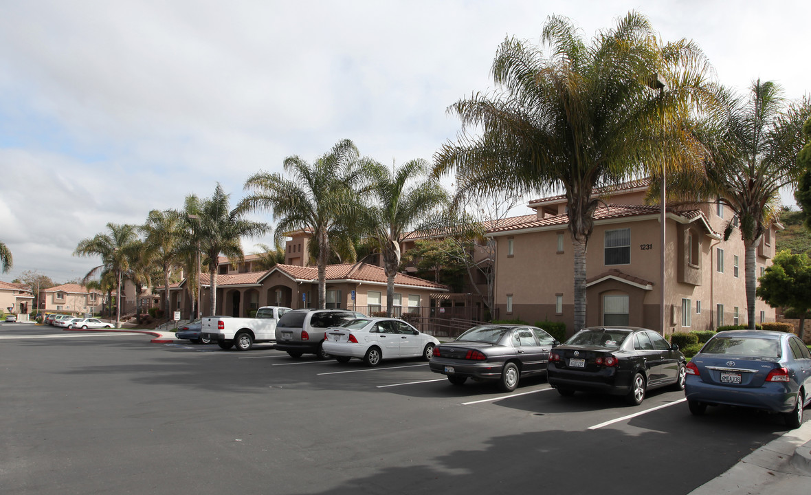 Villa Serena in Chula Vista, CA - Foto de edificio