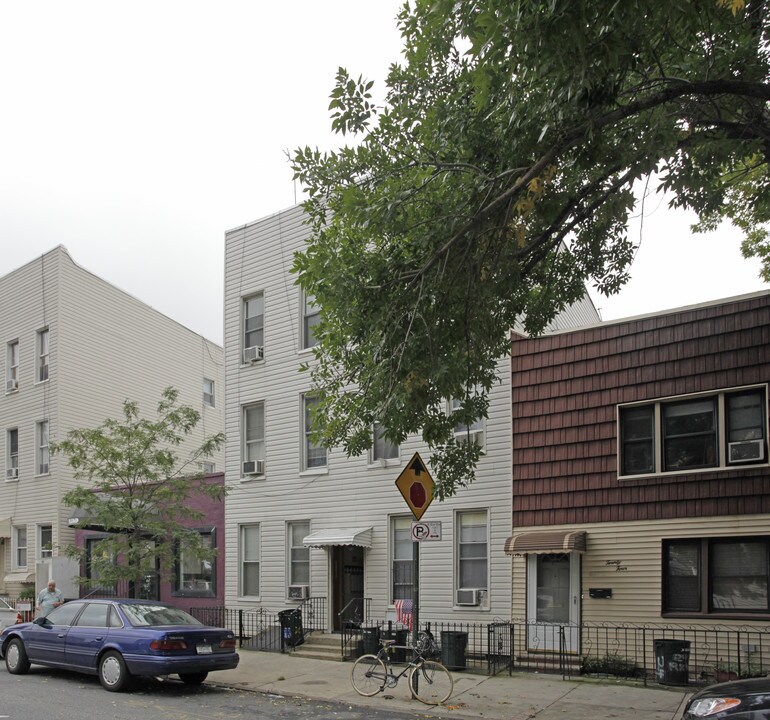 26 Richardson St in Brooklyn, NY - Foto de edificio