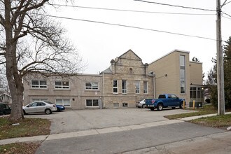 Wyvern Apartments in Guelph, ON - Building Photo - Building Photo