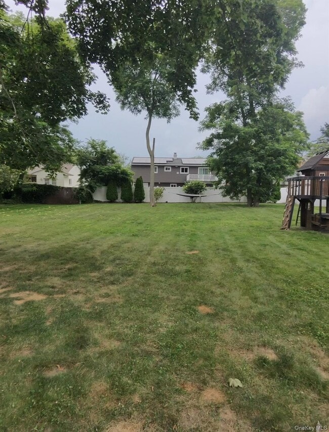 82 Stone Blvd in Massapequa, NY - Building Photo - Building Photo