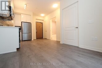 38 Annie Craig Dr in Toronto, ON - Building Photo - Building Photo