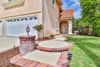 1825 Golden Oak St in Thousand Oaks, CA - Building Photo - Building Photo