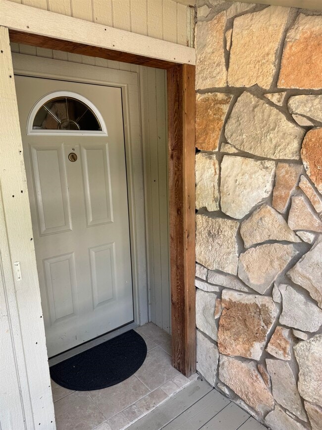 808 Hi Cir W in Horseshoe Bay, TX - Building Photo - Building Photo