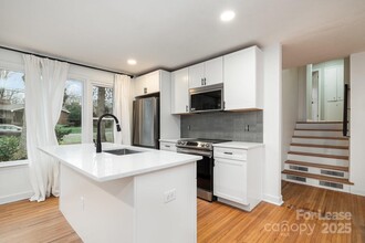 4014 Sulkirk Rd in Charlotte, NC - Building Photo - Building Photo