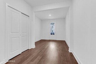 173 Woolley Ct in Ocean Township, NJ - Foto de edificio - Building Photo