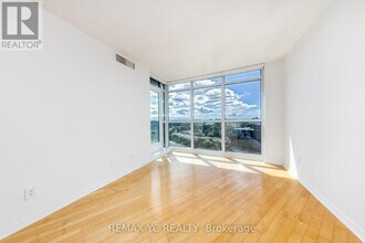 28 Harrison Garden Blvd in Toronto, ON - Building Photo - Building Photo