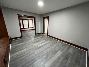 1027 Delia Ave in Akron, OH - Foto de edificio - Building Photo