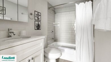 305 Dr. M.L.K. Jr St S, Unit 321 in St. Petersburg, FL - Foto de edificio - Building Photo