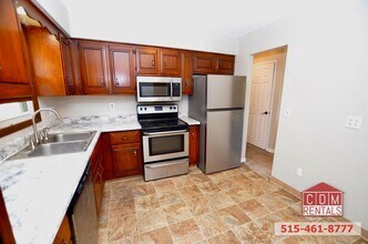 4332 Park Ct in Urbandale, IA - Building Photo - Building Photo