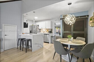 4880 SW 64th Ave in Davie, FL - Building Photo - Building Photo