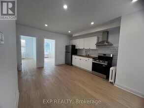 804A St Clair Ave W in Toronto, ON - Building Photo - Building Photo