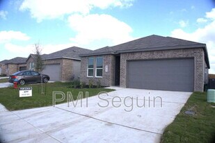 8965 Gila Rdg in Seguin, TX - Building Photo