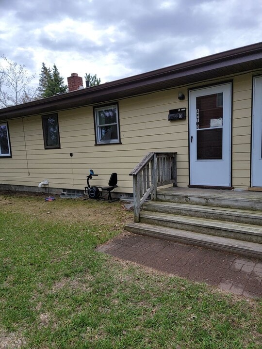 207 25th St NW in Bemidji, MN - Building Photo