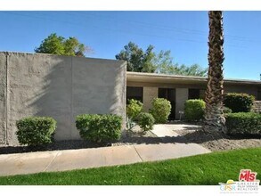 1751 E Sandalwood Dr in Palm Springs, CA - Foto de edificio - Building Photo