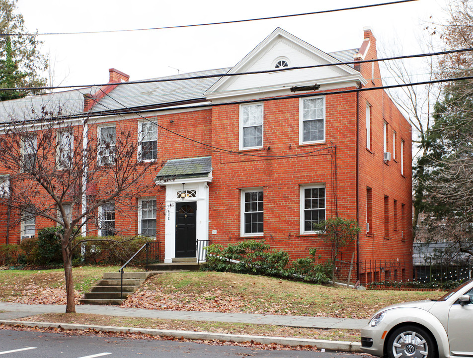 4024 Calvert St NW in Washington, DC - Building Photo