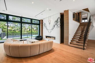16015 Valley Wood Rd in Los Angeles, CA - Building Photo - Building Photo