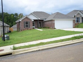 706 Silver Lake in Pearl, MS - Building Photo - Building Photo