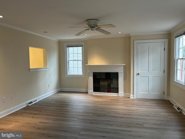 105 Royal St SW in Leesburg, VA - Building Photo - Building Photo
