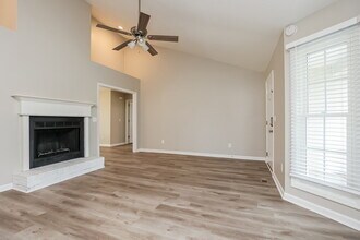 2017 Skyline Dr in Goodlettsville, TN - Foto de edificio - Building Photo