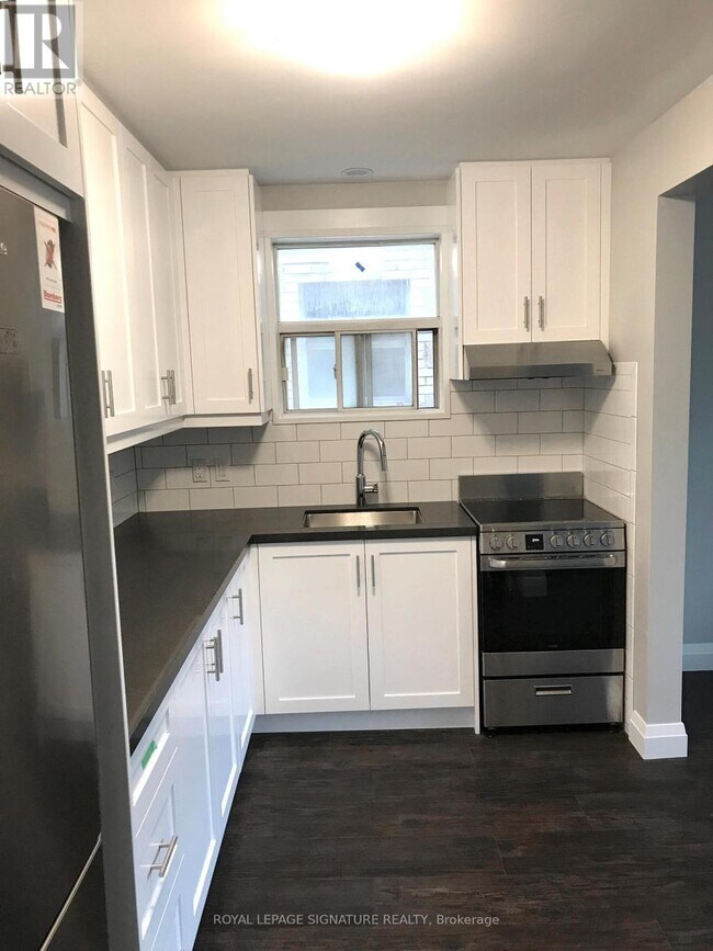 273 Lakeshore Rd E in Mississauga, ON - Building Photo - Building Photo