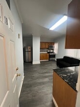 301 Maple St, Unit 1B in Syracuse, NY - Foto de edificio - Building Photo